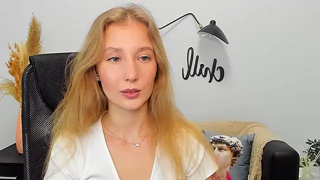 Snapshot of LolaWilsons chatting on 01.16.25 LolaWilsons online show from 01.16.25