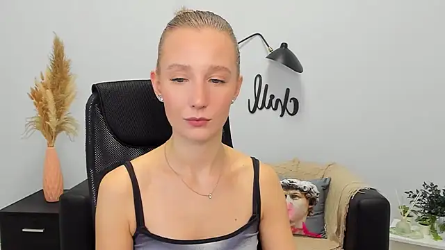 Snapshot of LolaWilsons chatting on 01.31.25 LolaWilsons online show from 01.31.25