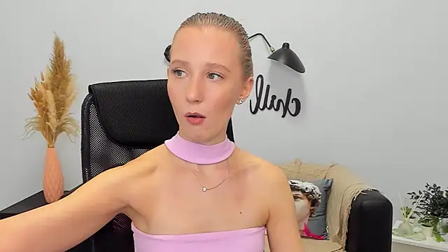 Snapshot of LolaWilsons chatting on 01.31.25 LolaWilsons online show from 01.31.25