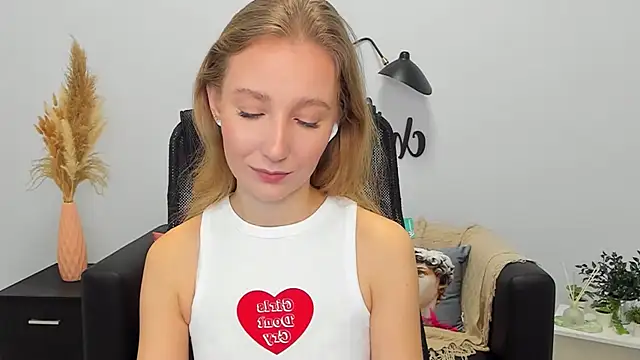 Snapshot of LolaWilsons chatting on 02.03.25 LolaWilsons online show from 02.03.25