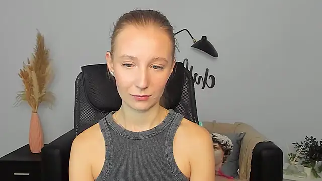 Snapshot of LolaWilsons chatting on 02.06.25 LolaWilsons online show from 02.06.25