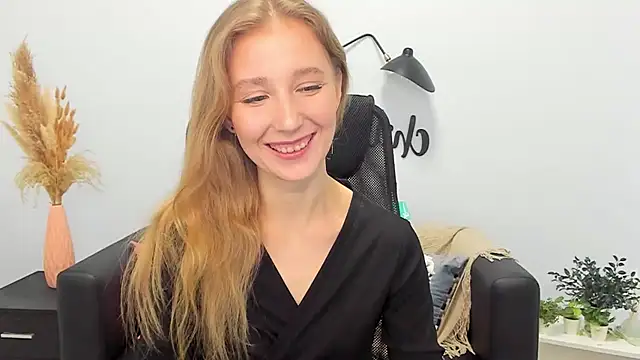 Snapshot of LolaWilsons chatting on 02.27.25 LolaWilsons online show from 02.27.25