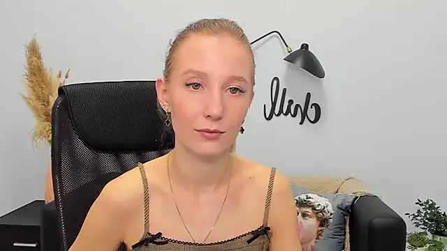 Snapshot of LolaWilsons chatting on 03.21.25 LolaWilsons online show from 03.21.25