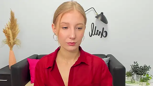 Snapshot of LolaWilsons chatting on 11.28.25 LolaWilsons online show from 11.28.25