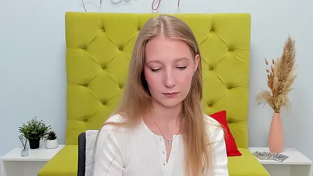 Snapshot of LolaWilsons chatting on 05.04.26 LolaWilsons online show from 05.04.26