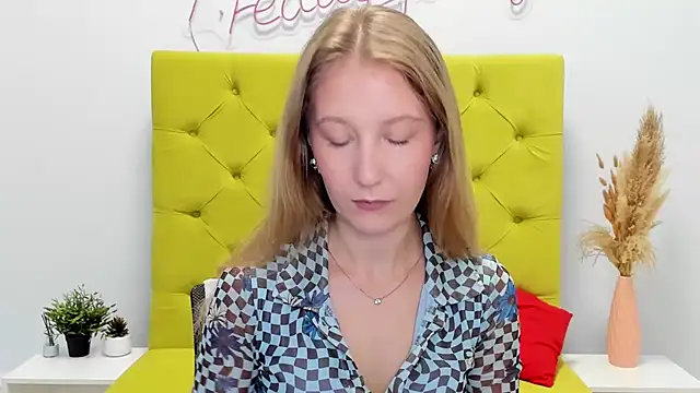Snapshot of LolaWilsons chatting on 05.11.26 LolaWilsons online show from 05.11.26