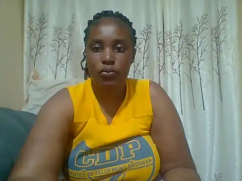 Snapshot of Beauty_beee chatting on 11.26.25 Beauty beee online show from 11.26.25