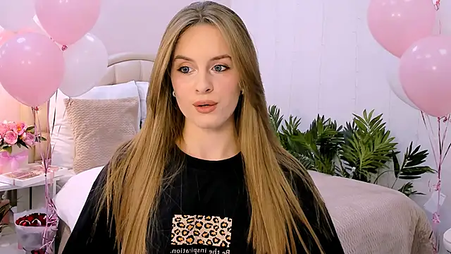 Snapshot of RozzitaBedberry chatting on 01.27.25 RozzitaBedberry online show from 01.27.25