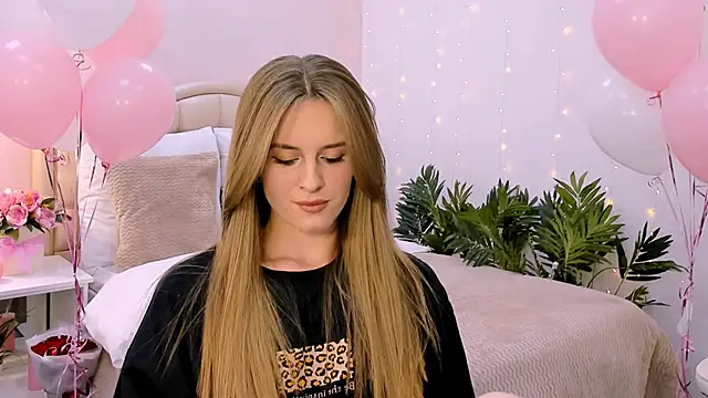 Snapshot of RozzitaBedberry chatting on 01.27.25 RozzitaBedberry online show from 01.27.25