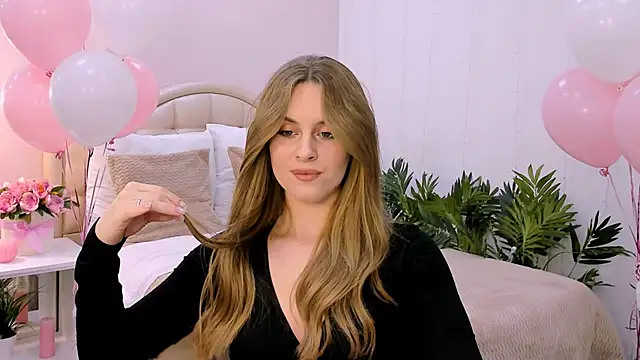 Snapshot of RozzitaBedberry chatting on 01.28.25 RozzitaBedberry online show from 01.28.25