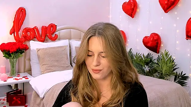 Snapshot of RozzitaBedberry chatting on 02.16.25 RozzitaBedberry online show from 02.16.25