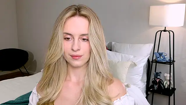 Snapshot of RozzitaBedberry chatting on 09.21.25 RozzitaBedberry online show from 09.21.25