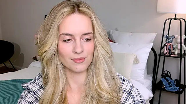 Snapshot of RozzitaBedberry chatting on 09.26.25 RozzitaBedberry online show from 09.26.25