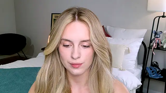 Snapshot of RozzitaBedberry chatting on 09.27.25 RozzitaBedberry online show from 09.27.25