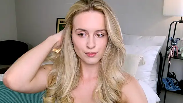 Snapshot of RozzitaBedberry chatting on 09.29.25 RozzitaBedberry online show from 09.29.25