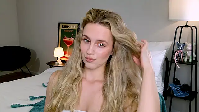 Snapshot of RozzitaBedberry chatting on 10.08.25 RozzitaBedberry online show from 10.08.25