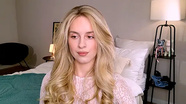 Snapshot of RozzitaBedberry chatting on 10.10.25 RozzitaBedberry online show from 10.10.25