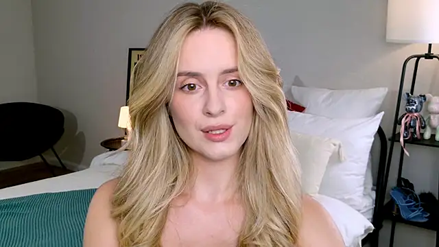 Snapshot of RozzitaBedberry chatting on 10.12.25 RozzitaBedberry online show from 10.12.25