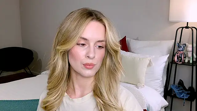 Snapshot of RozzitaBedberry chatting on 11.04.25 RozzitaBedberry online show from 11.04.25