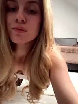 Snapshot of RozzitaBedberry chatting on 11.14.25 RozzitaBedberry online show from 11.14.25