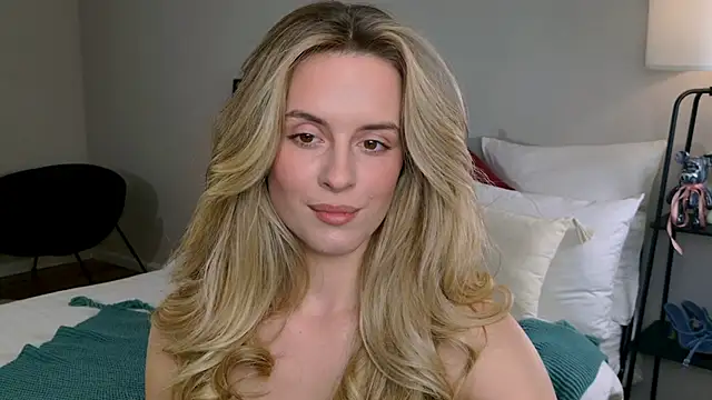 Snapshot of RozzitaBedberry chatting on 11.21.25 RozzitaBedberry online show from 11.21.25