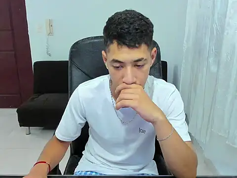 Snapshot of Chandler_ken chatting on 09.16.25 Chandler ken online show from 09.16.25