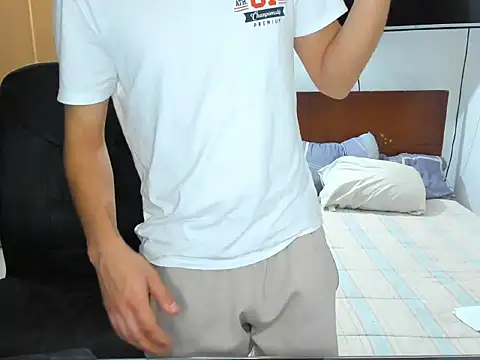 Snapshot of Chandler_ken chatting on 11.26.25 Chandler ken online show from 11.26.25