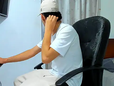 Snapshot of Chandler_ken chatting on 12.18.25 Chandler ken online show from 12.18.25