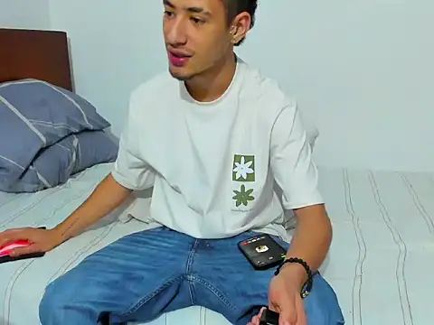 Snapshot of Chandler_ken chatting on 12.19.25 Chandler ken online show from 12.19.25