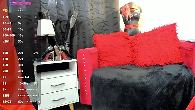 LiaTaylorr online show from 12.23.24