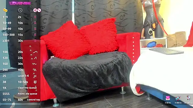 LiaTaylorr online show from 12.31.24