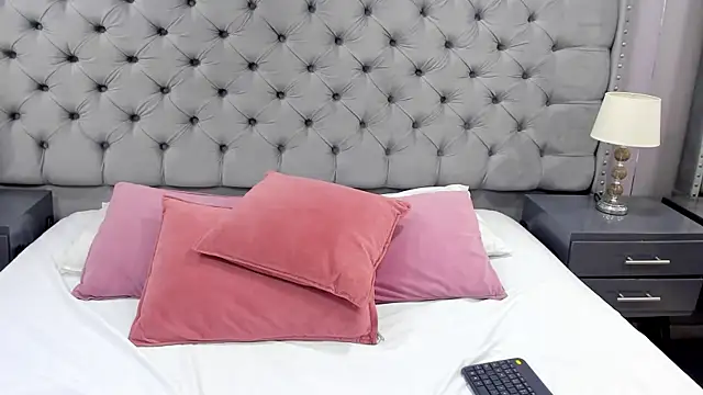 Snapshot of SamantaG chatting on 01.23.25 SamantaG online show from 01.23.25