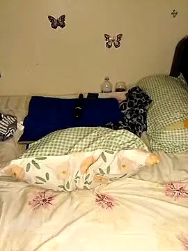 Snapshot of Queen-sluty2 chatting on 12.28.24 Queen-sluty2 online show from 12.28.24