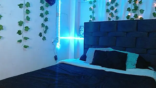 the lesbian game online show from 03.22.25