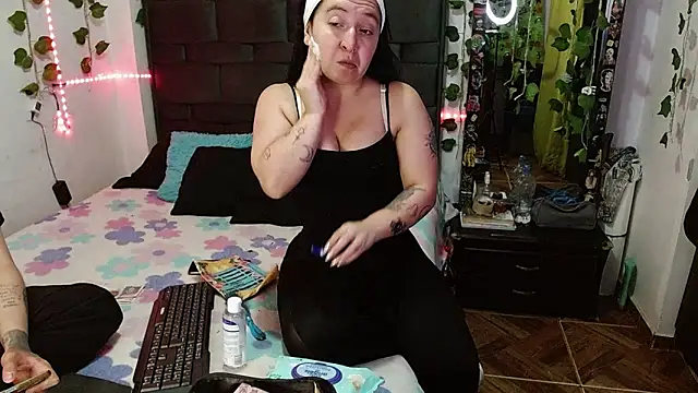 the lesbian game online show from 09.11.25