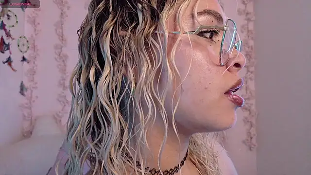 Haelycute online show from 04.19.26