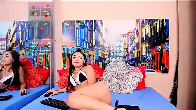 Snapshot of CristalLoren chatting on 03.22.25 CristalLoren online show from 03.22.25