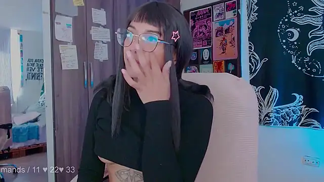 Snapshot of melissahowl chatting on 10.10.25 melissahowl online show from 10.10.25