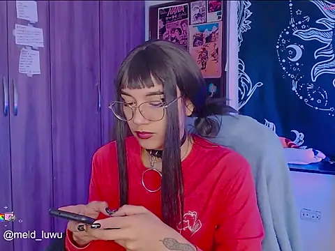 Snapshot of melissahowl chatting on 11.26.25 melissahowl online show from 11.26.25