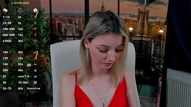 pretty little thing online show from 12.06.24