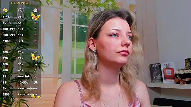 pretty little thing online show from 01.29.25