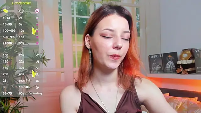 pretty little thing online show from 03.11.25