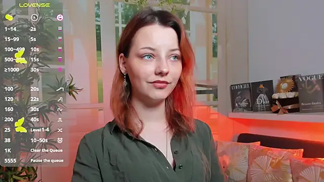 pretty little thing online show from 03.13.25