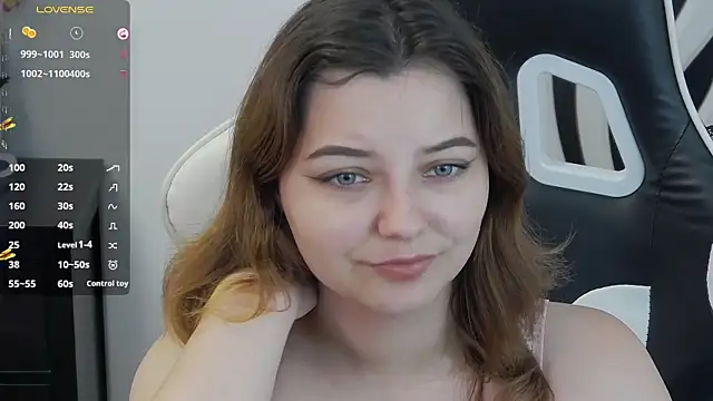 Snapshot of pretty_little_thing chatting on 06.16.26 pretty little thing online show from 06.16.26