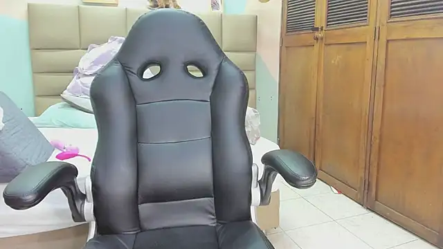 Snapshot of lilybaudyn_ chatting on 02.26.25 lilybaudyn online show from 02.26.25