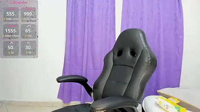 Snapshot of lilybaudyn_ chatting on 10.16.25 lilybaudyn online show from 10.16.25