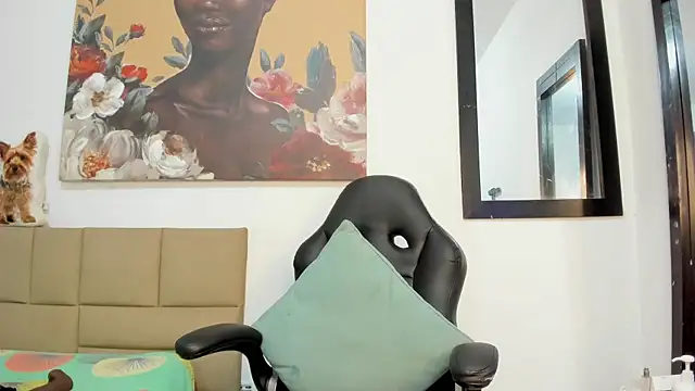 Snapshot of lilybaudyn_ chatting on 10.27.25 lilybaudyn online show from 10.27.25