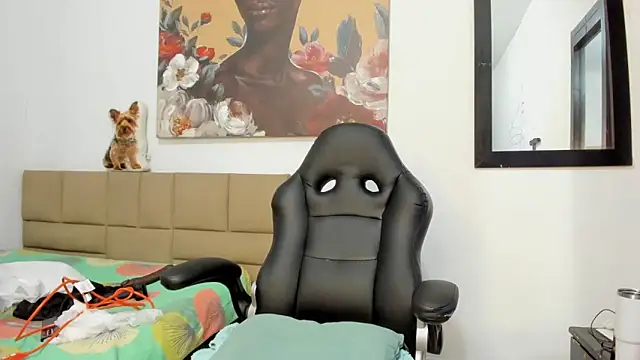 Snapshot of lilybaudyn_ chatting on 10.29.25 lilybaudyn online show from 10.29.25