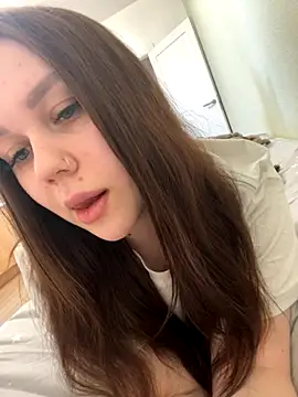 Marylallka5 online show from 10.19.25