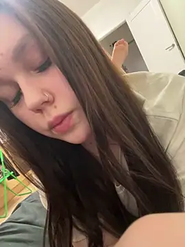 Marylallka5 online show from 12.16.25